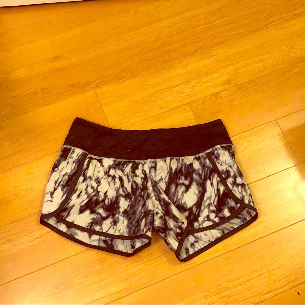 Size 6 Lululemon tie dye shorts